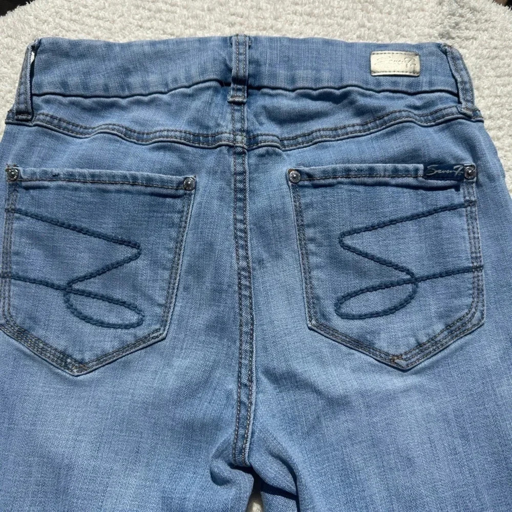 Seven7 Skinny Light Wash Mid Rise Strata Denim Distressed Jeans Size 4